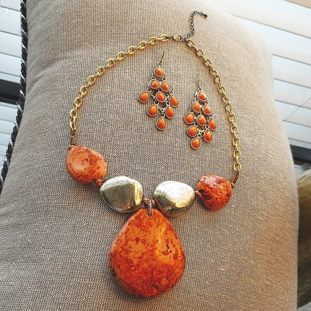 Necklace and earrings bundle